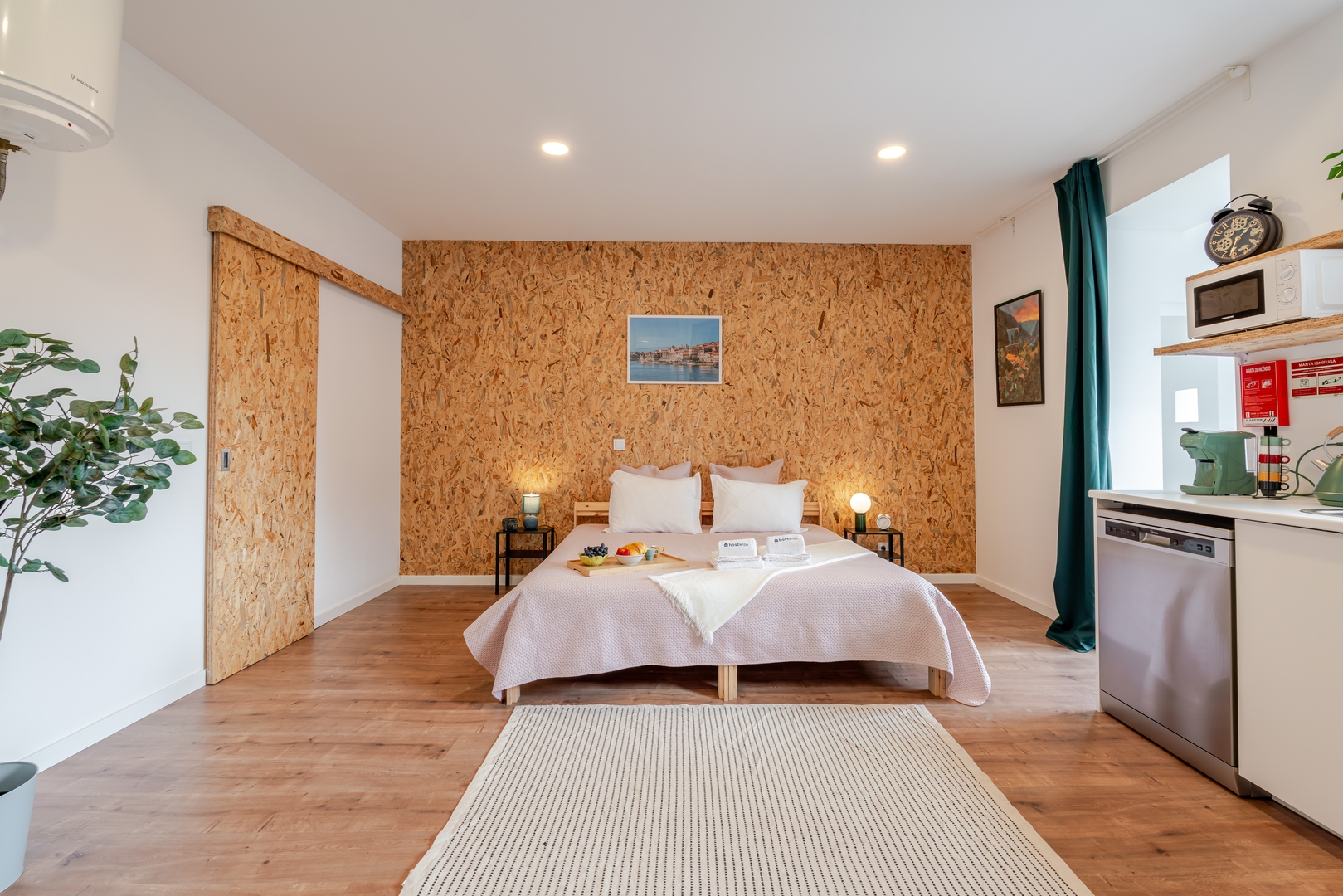 HostWise - Charming Urban Flat with a Terrace 6 Host Wise Booking