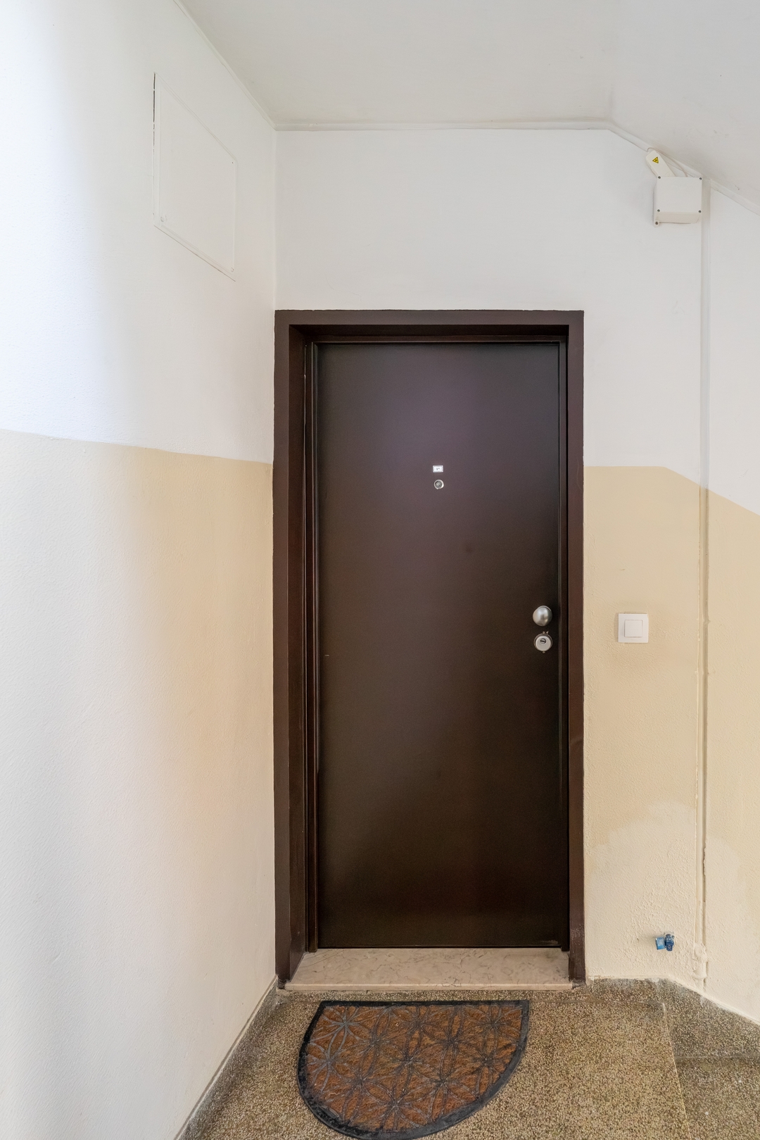 HostWise - Bright & Spacious Flat w/ Garage 44 Host Wise Booking