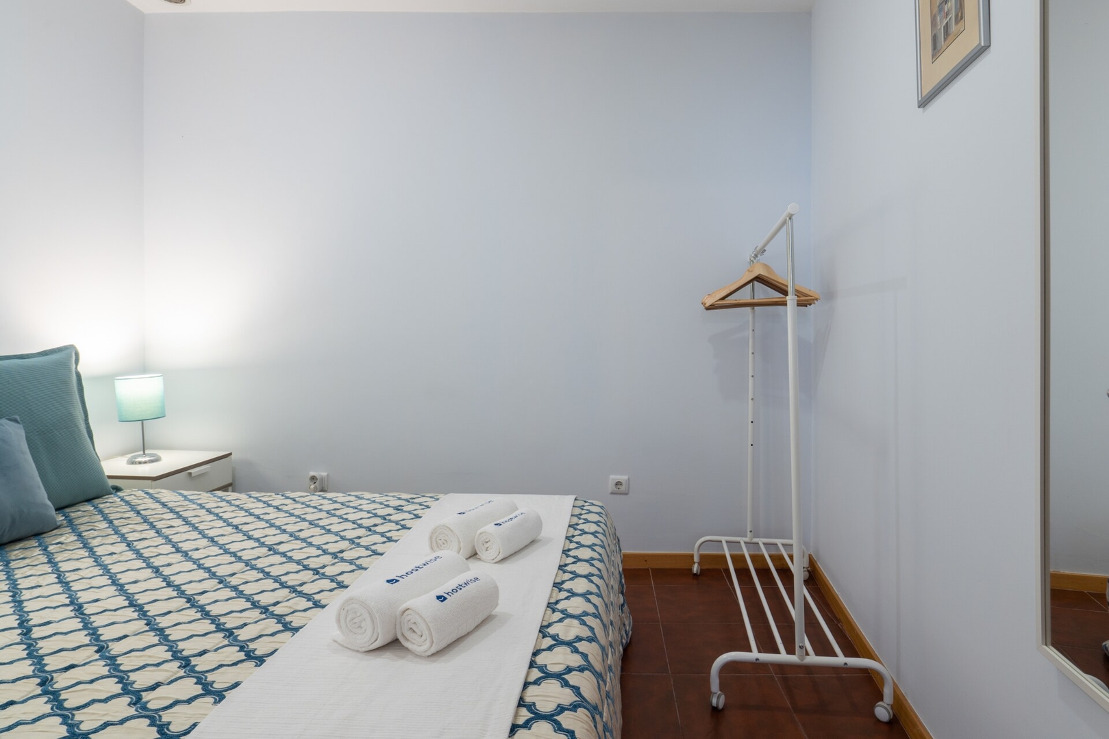 HostWise - Welcoming Flats w/ Jacuzzi & Terrace 21 Host Wise Booking