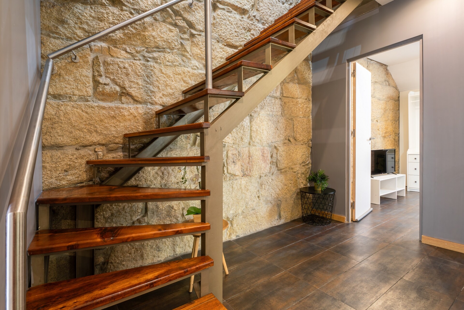 Host Wise - Charming Spacious Duplex House 38 Host Wise Booking