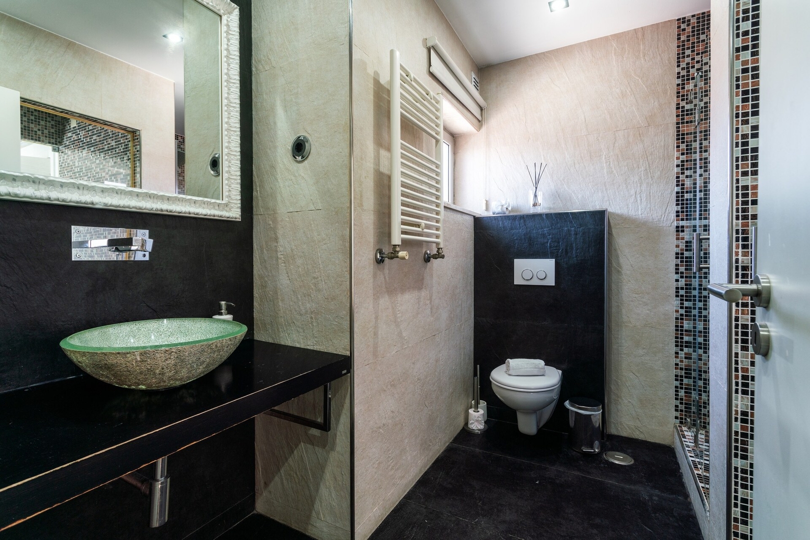 Host Wise - Luxurious House with Private Salt Pool 29 Host Wise Booking