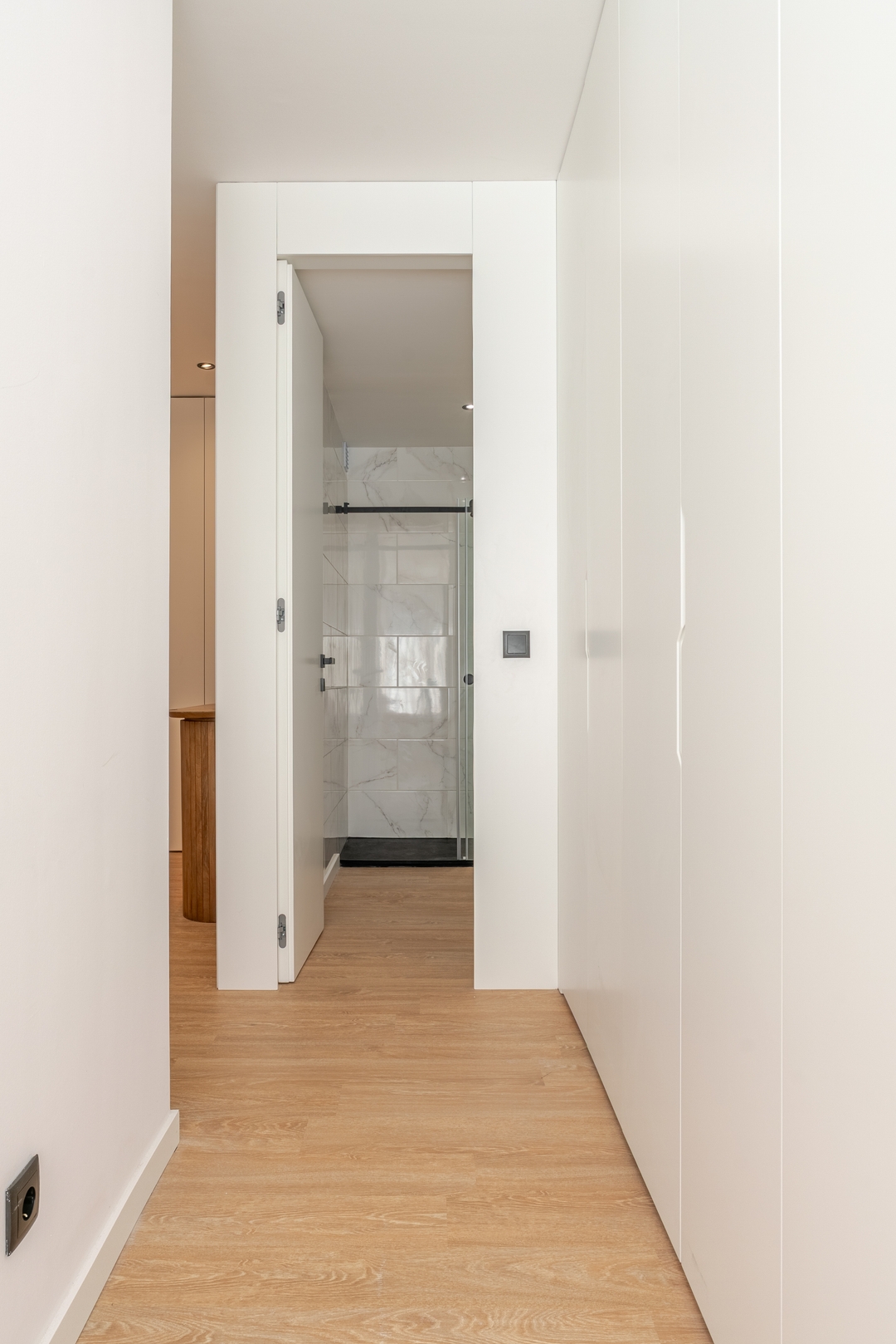 Urban Terrace & Stylish Living Spaces by HostWise 39 Host Wise Booking