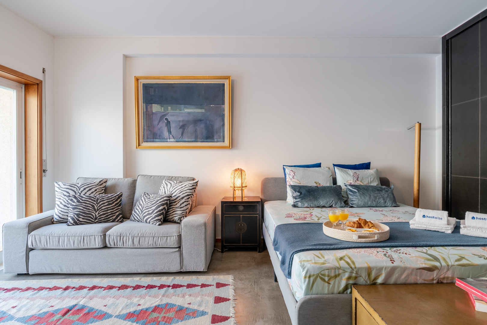 HostWise – Modern Flat w/ Terrace | Near the Beach 24 Host Wise Booking
