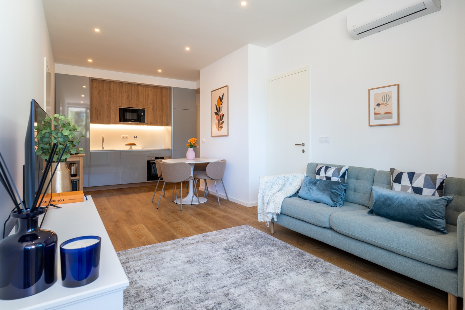 Sleek & Modern Flat w/ Private Garage by HostWise Host Wise Booking