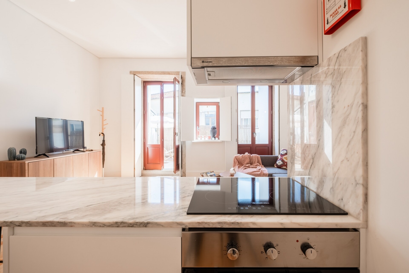 Host Wise | Sunny Downtown Apartment 17 Host Wise Booking