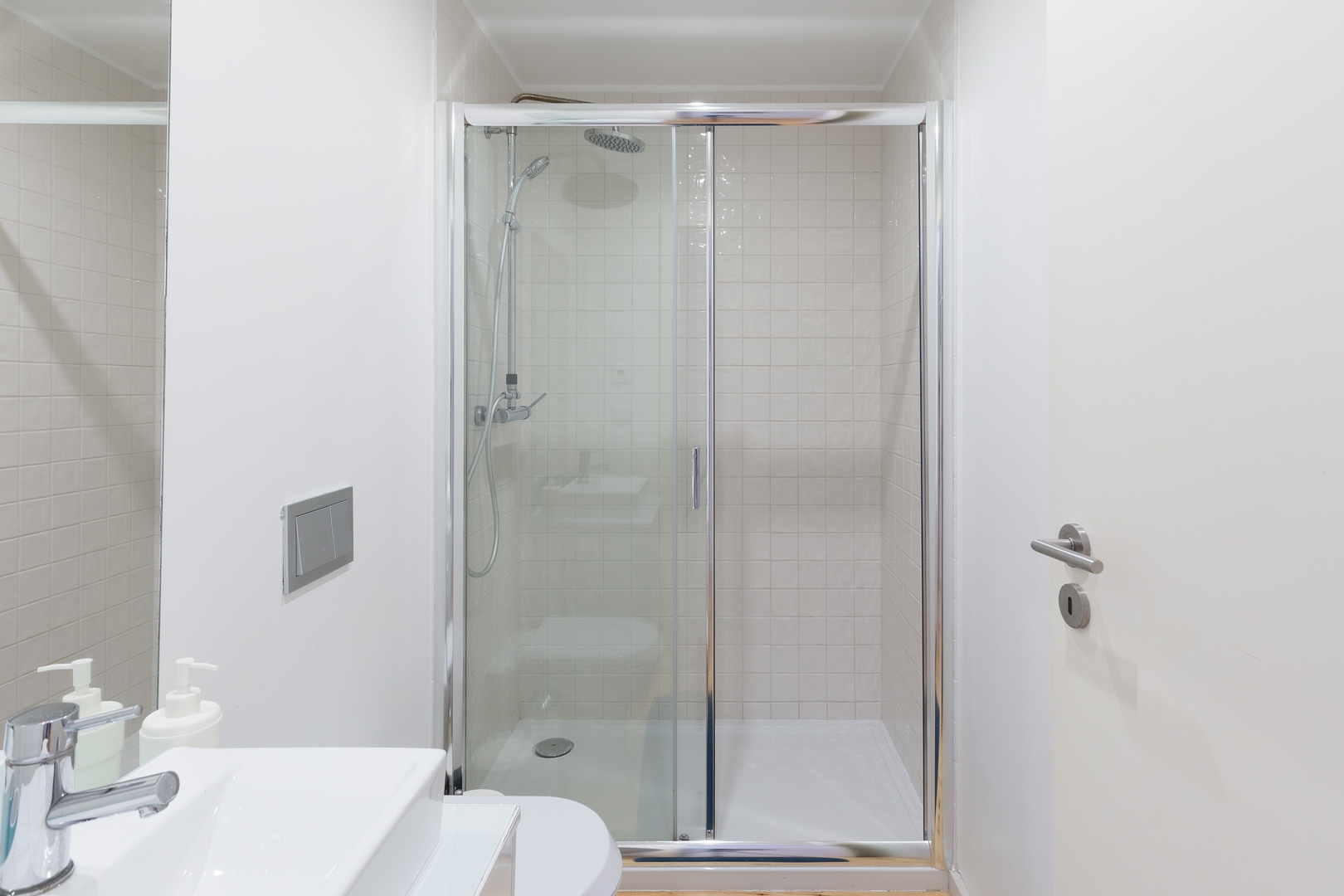Lovely Flat w/ Jacuzzi & Terrace by HostWise 4 Host Wise Booking