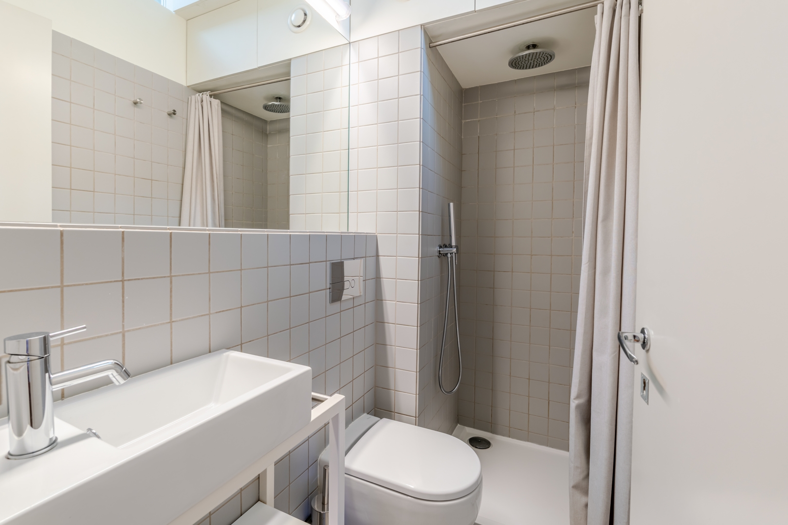 Studios & Spacious T4 with Garden by HostWise 98 Host Wise Booking