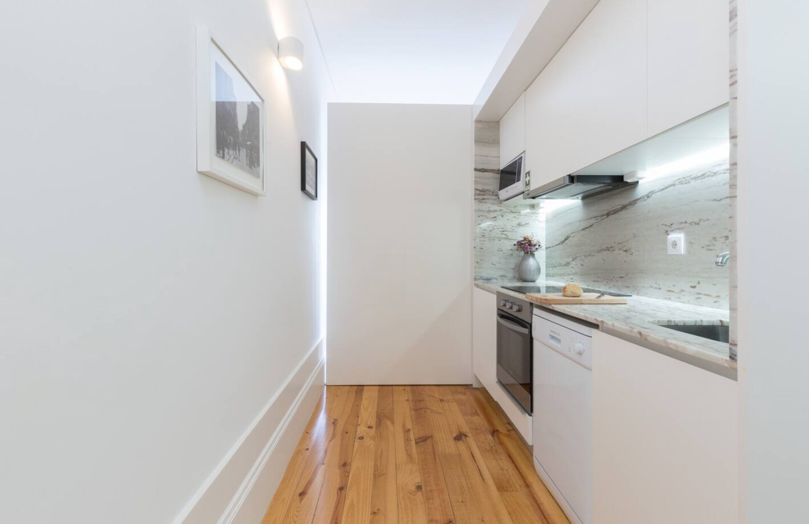 Central Sunny Flat - Prime Location by HostWise 20 Host Wise Booking