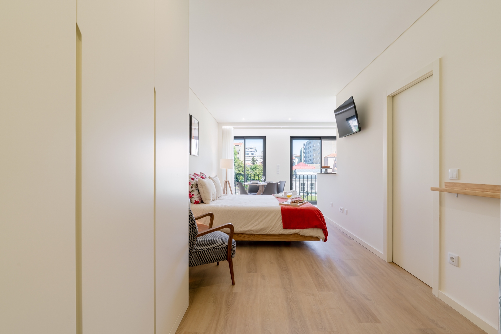 Stylish Balcony Apt & 2 Cozy Studios by HostWise 42 Host Wise Booking