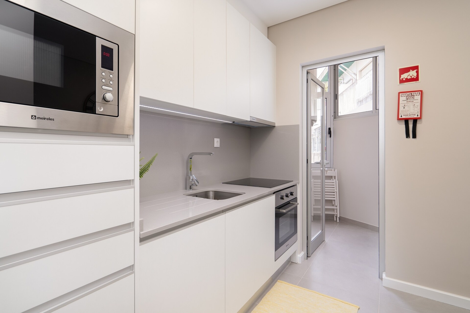 HostWise - Deluxe Bright Flat w/ Netflix 52 Host Wise Booking