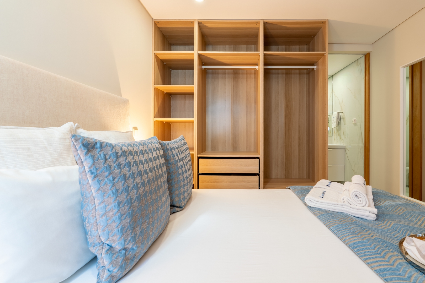 Sunlit Apartments in Foz do Douro by HostWise 109 Host Wise Booking