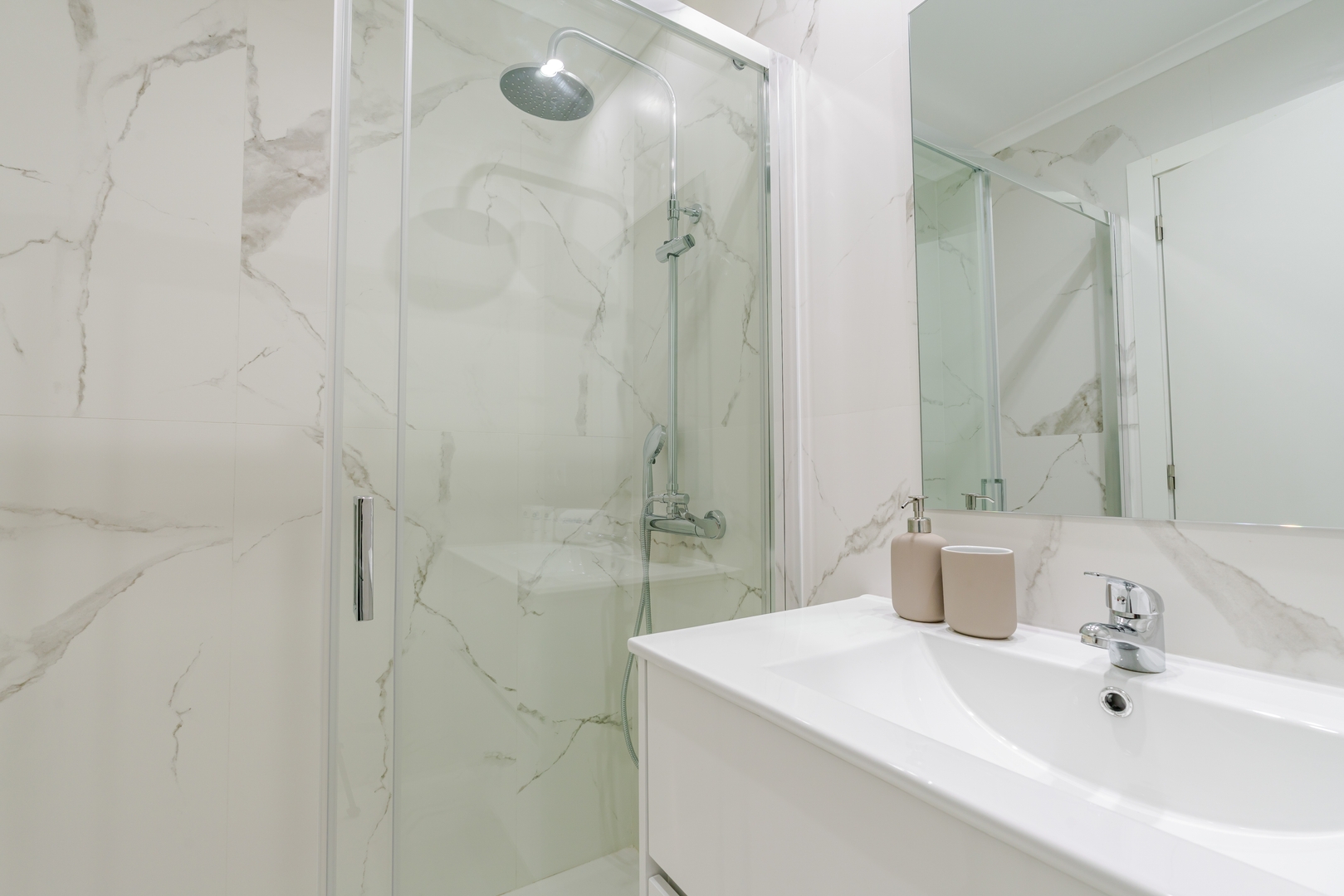 Terrace Studios & Bright Duplex by HostWise 2 Host Wise Booking