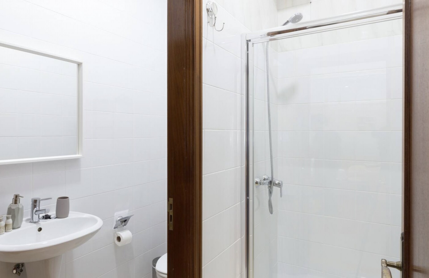 Host Wise - Central Comfy Flat 10 Host Wise Booking