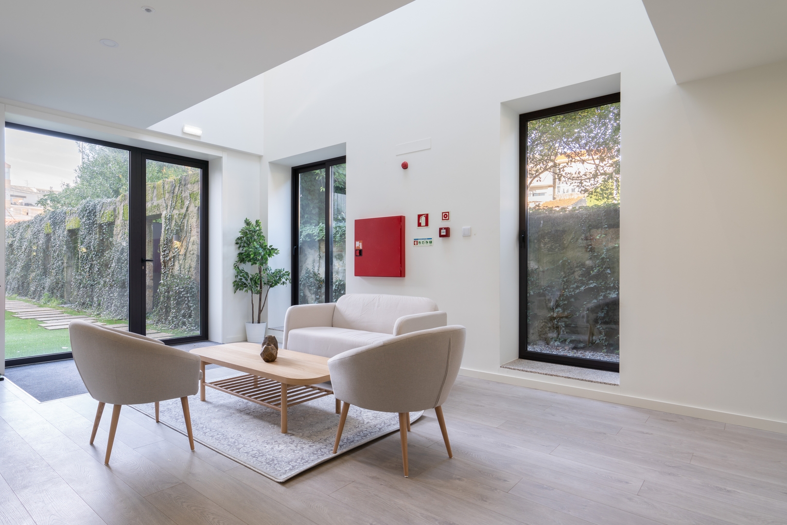 Bright Studios with Patios in Porto by HostWise 46 Host Wise Booking