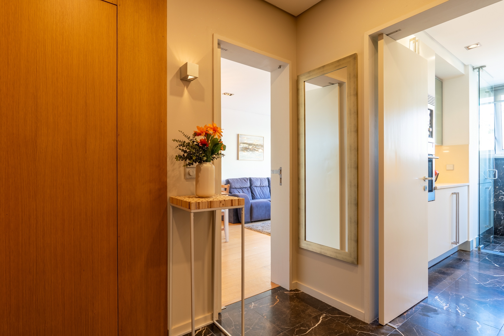 Modern Flat with Workspace in Foz by HostWise 23 Host Wise Booking