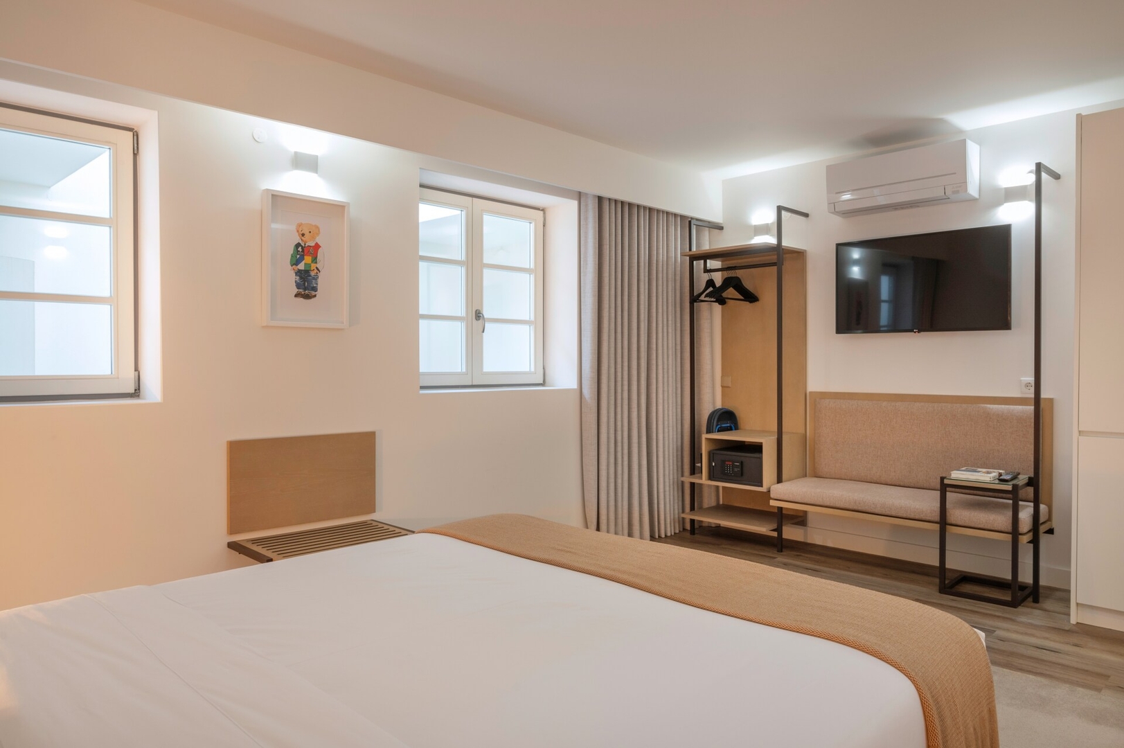 Host Wise - Fervença Boutique Palace 5 8 Host Wise Booking