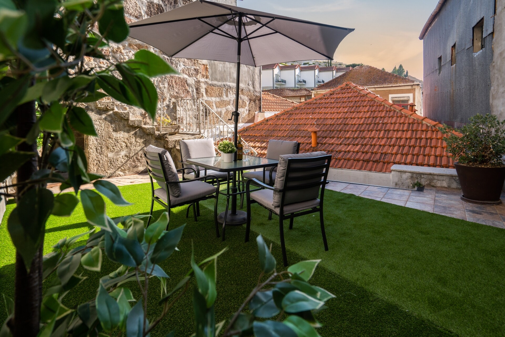 HostWise - Welcoming Flats w/ Jacuzzi & Terrace 14 Host Wise Booking