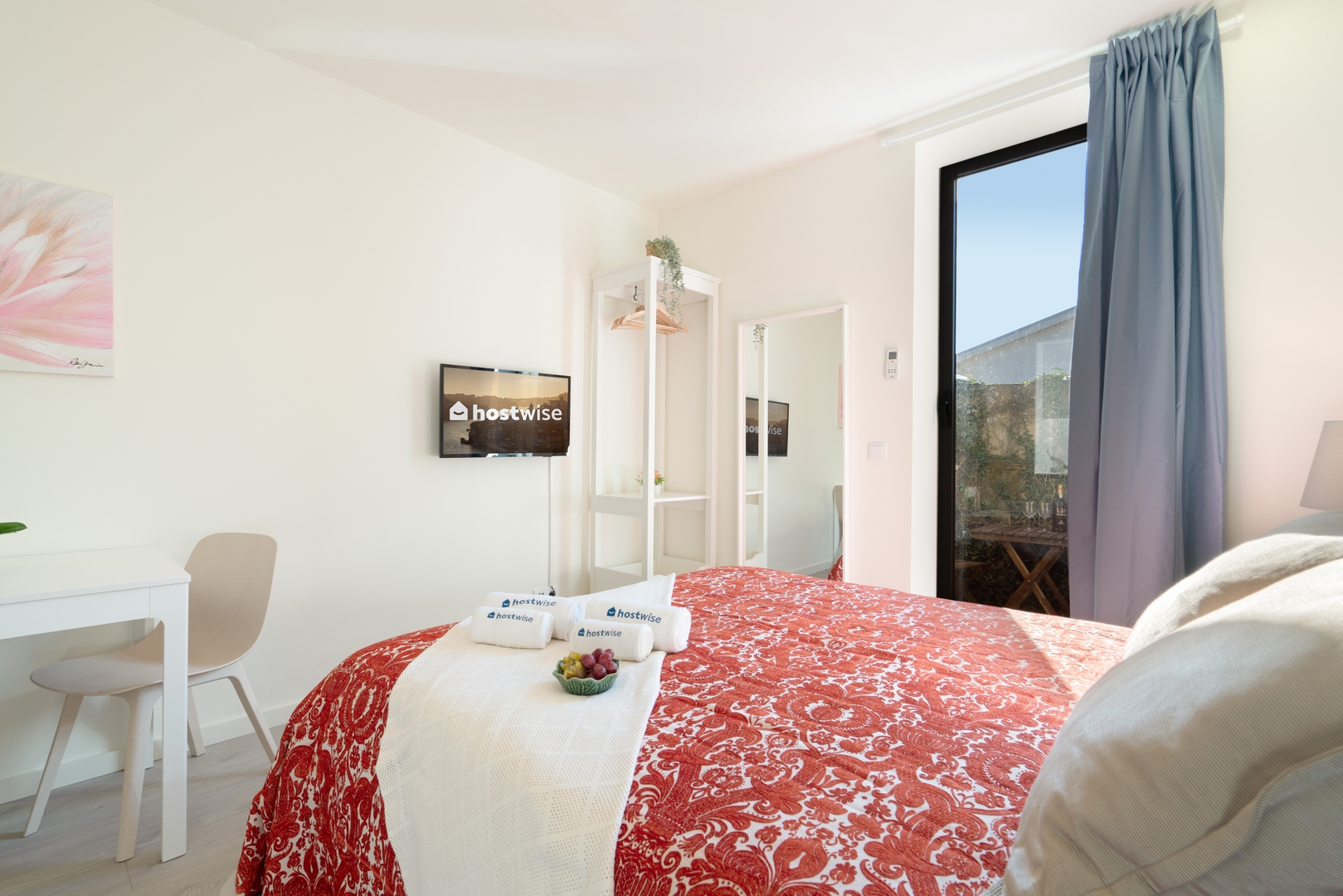 HostWise - Studios with Patio & Kitchenette 7 Host Wise Booking