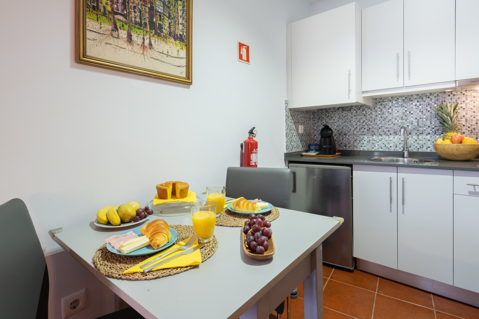 HostWise - Welcoming Flats w/ Jacuzzi & Terrace 17 Host Wise Booking