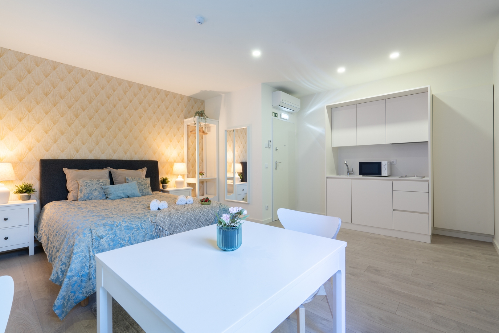 Bright Studios with Patios in Porto by HostWise 12 Host Wise Booking