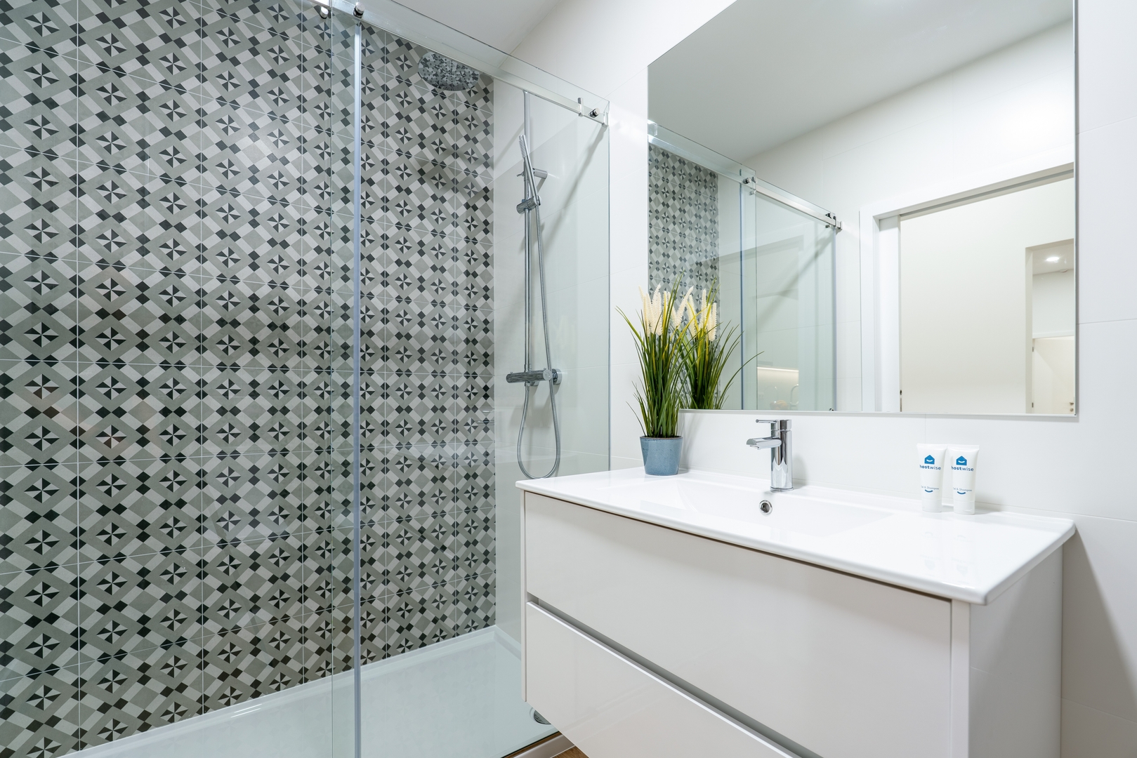 Open-Plan Apartment in Downtown Porto by HostWise 28 Host Wise Booking