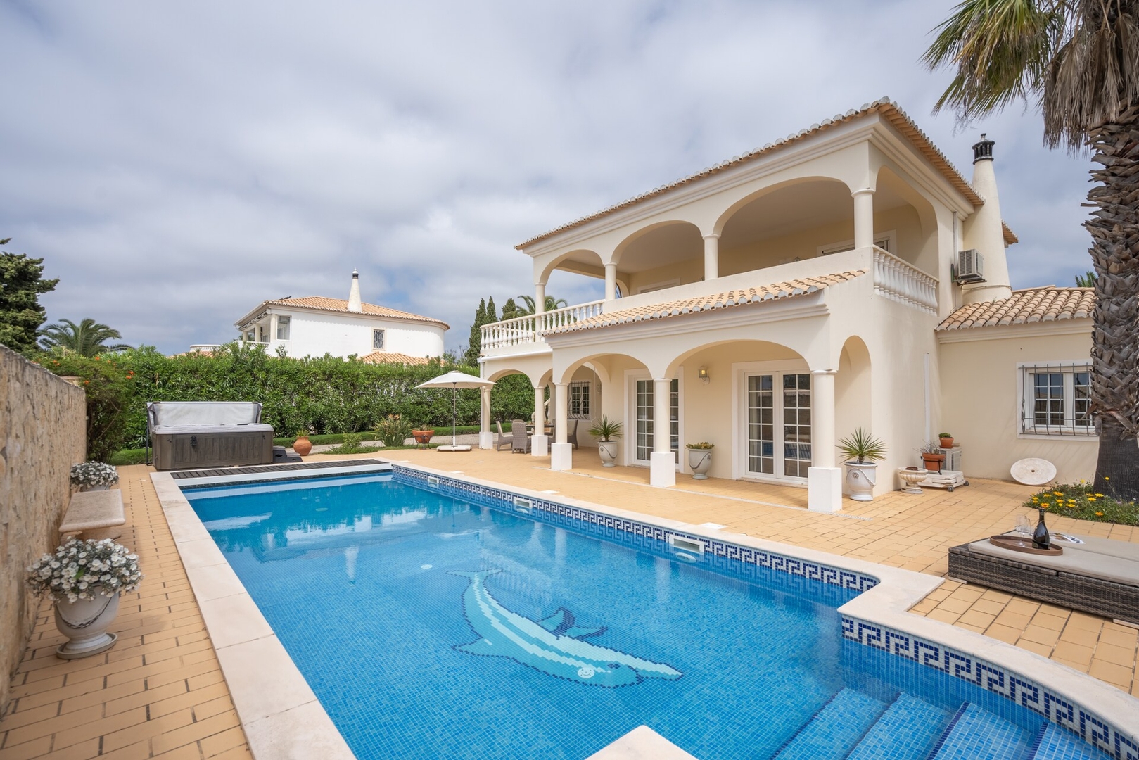 Host Wise - Luxurious Pool & Jacuzzi Hideaway 1 Host Wise Booking