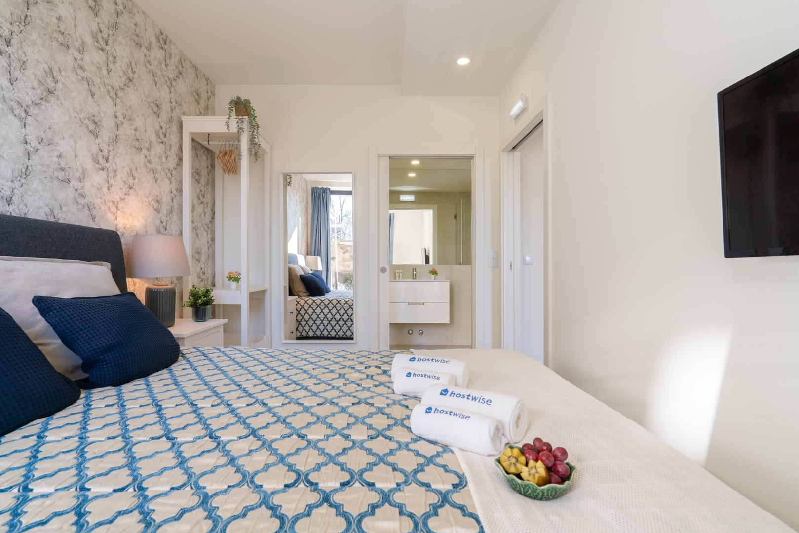 3 Cozy Flats with Private Patios by HostWise 5 Host Wise Booking