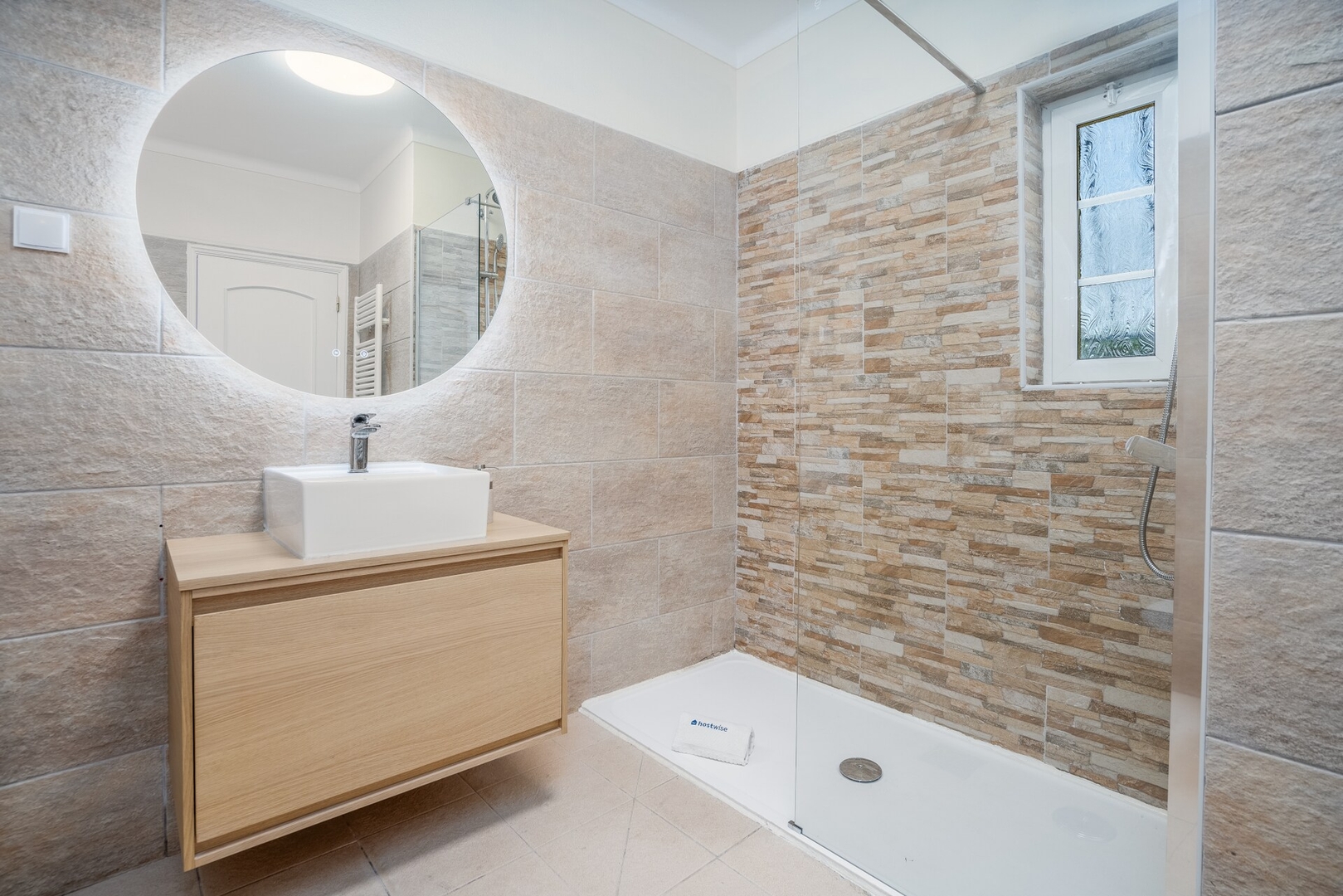 Host Wise - Luxurious Pool & Jacuzzi Hideaway 35 Host Wise Booking