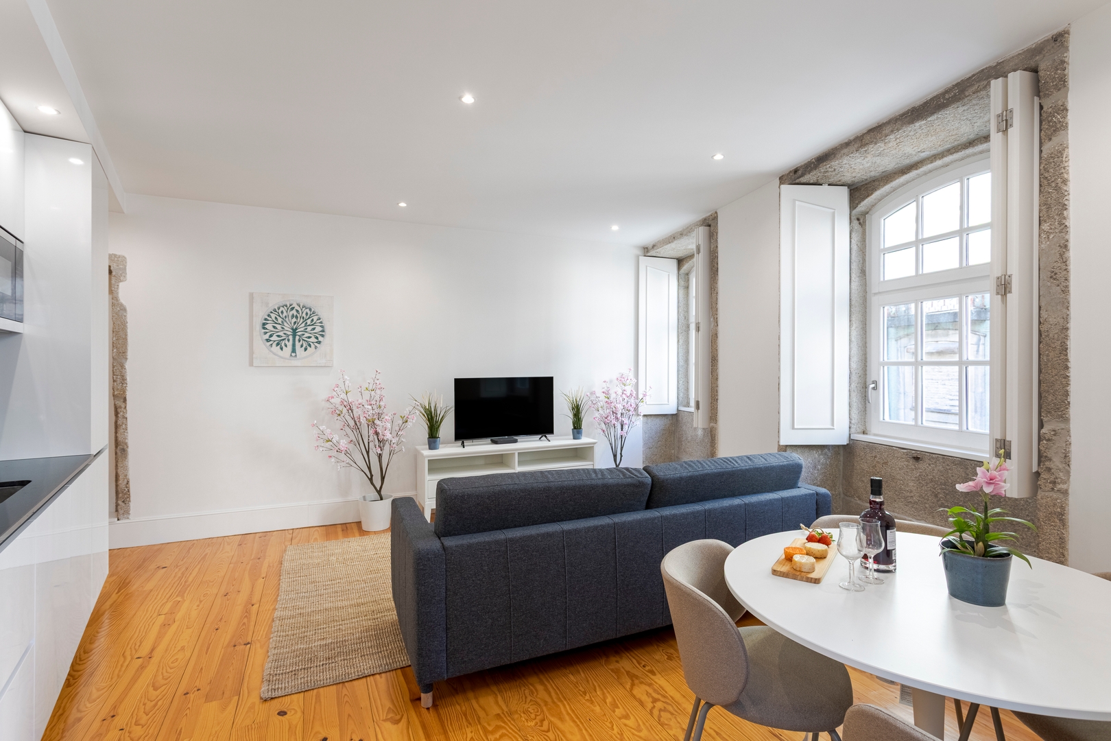 Modern & Trendy Flat by HostWise 18 Host Wise Booking