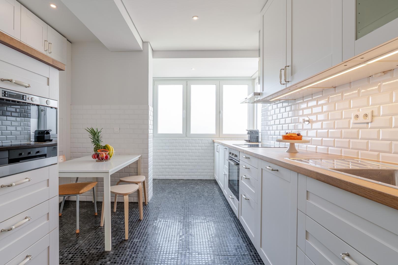 HostWise - Bright & Spacious Flat w/ Garage 26 Host Wise Booking