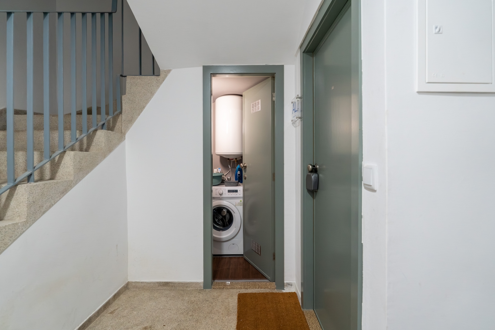 Cozy & Central Apartment by HostWise 24 Host Wise Booking