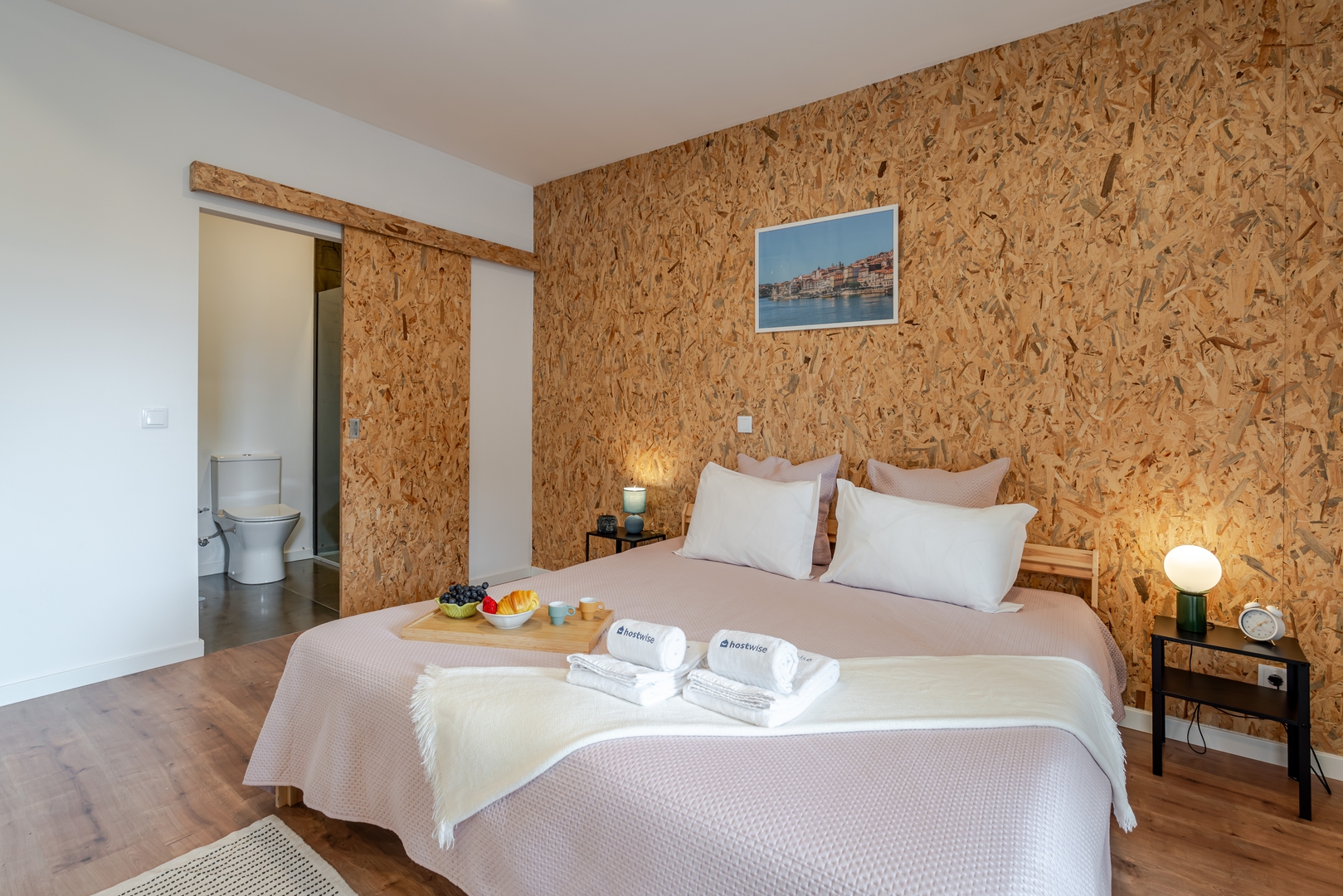 HostWise - Charming Urban Flat with a Terrace 9 Host Wise Booking