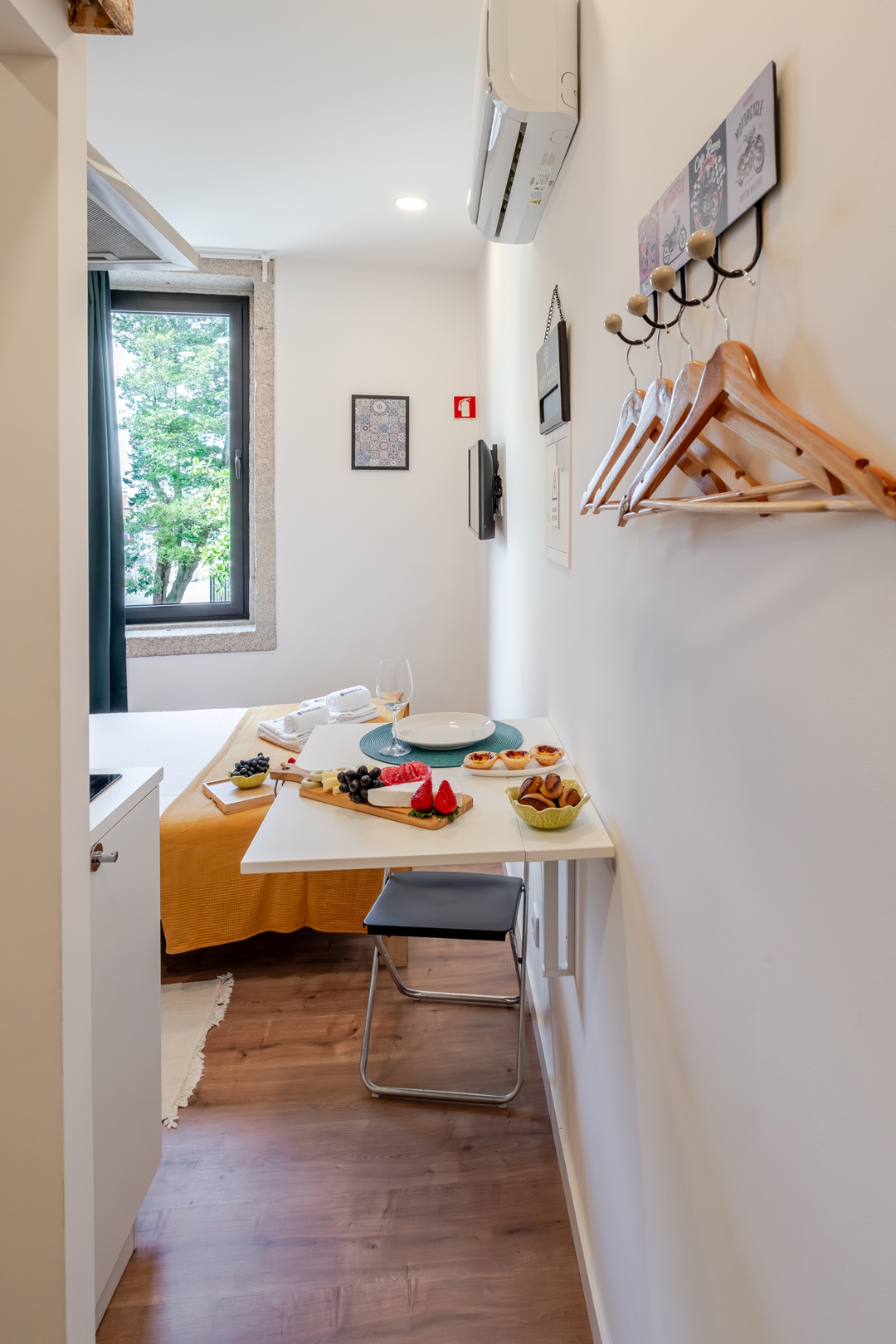 HostWise - Sunny & Stylish Flat 6 Host Wise Booking