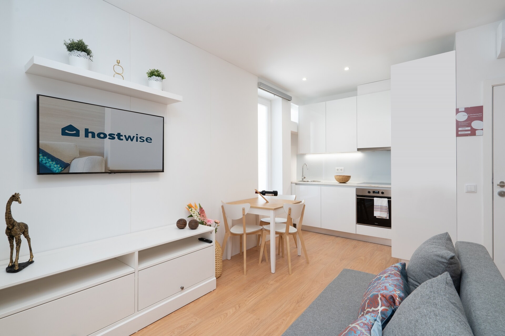Host Wise - Cozy Bright Studio | Gaia 1 Host Wise Booking