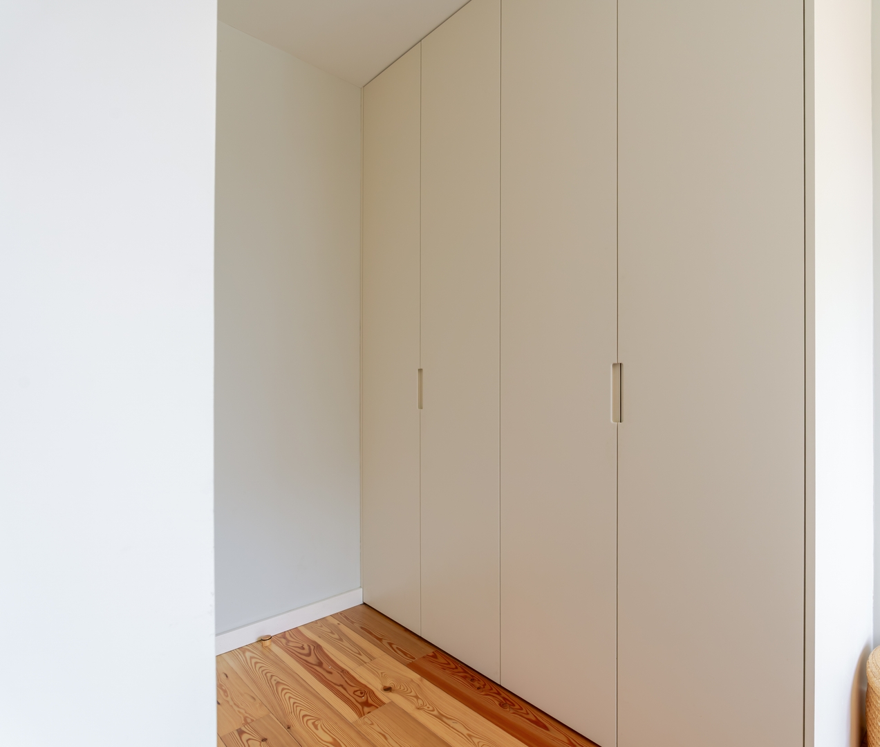 HostWise – Modern & Cozy Flat | Near the Beach 26 Host Wise Booking