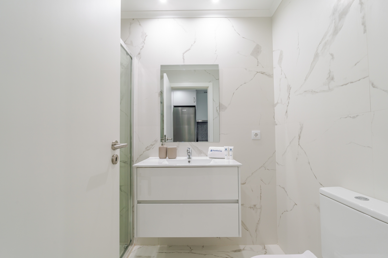 Terrace Studios & Bright Duplex by HostWise 18 Host Wise Booking