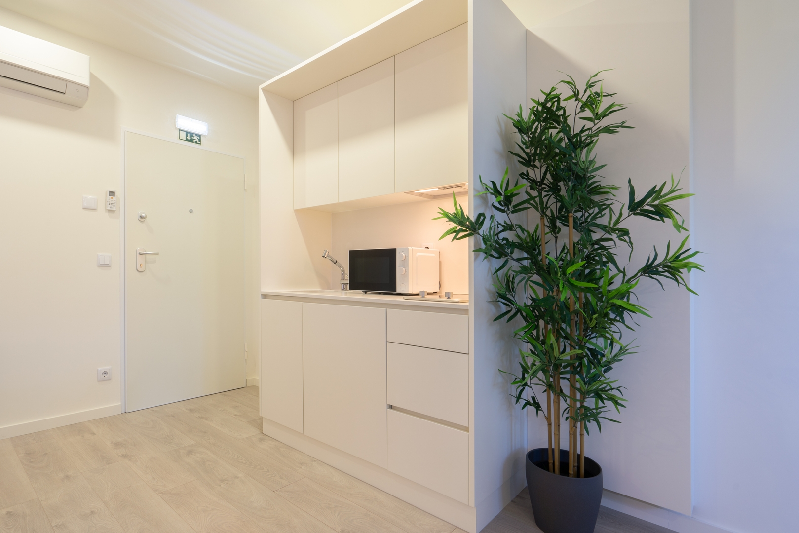 HostWise - Studios with Patio & Kitchenette 19 Host Wise Booking