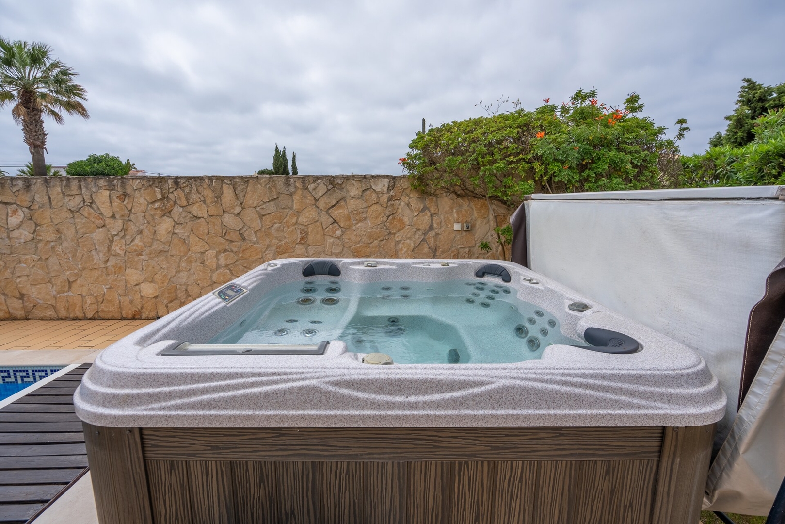 Host Wise - Luxurious Pool & Jacuzzi Hideaway 45 Host Wise Booking