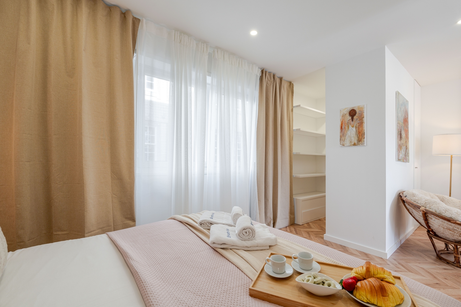 HostWise - Stylish Studio w/ Charming Terrace 7 Host Wise Booking