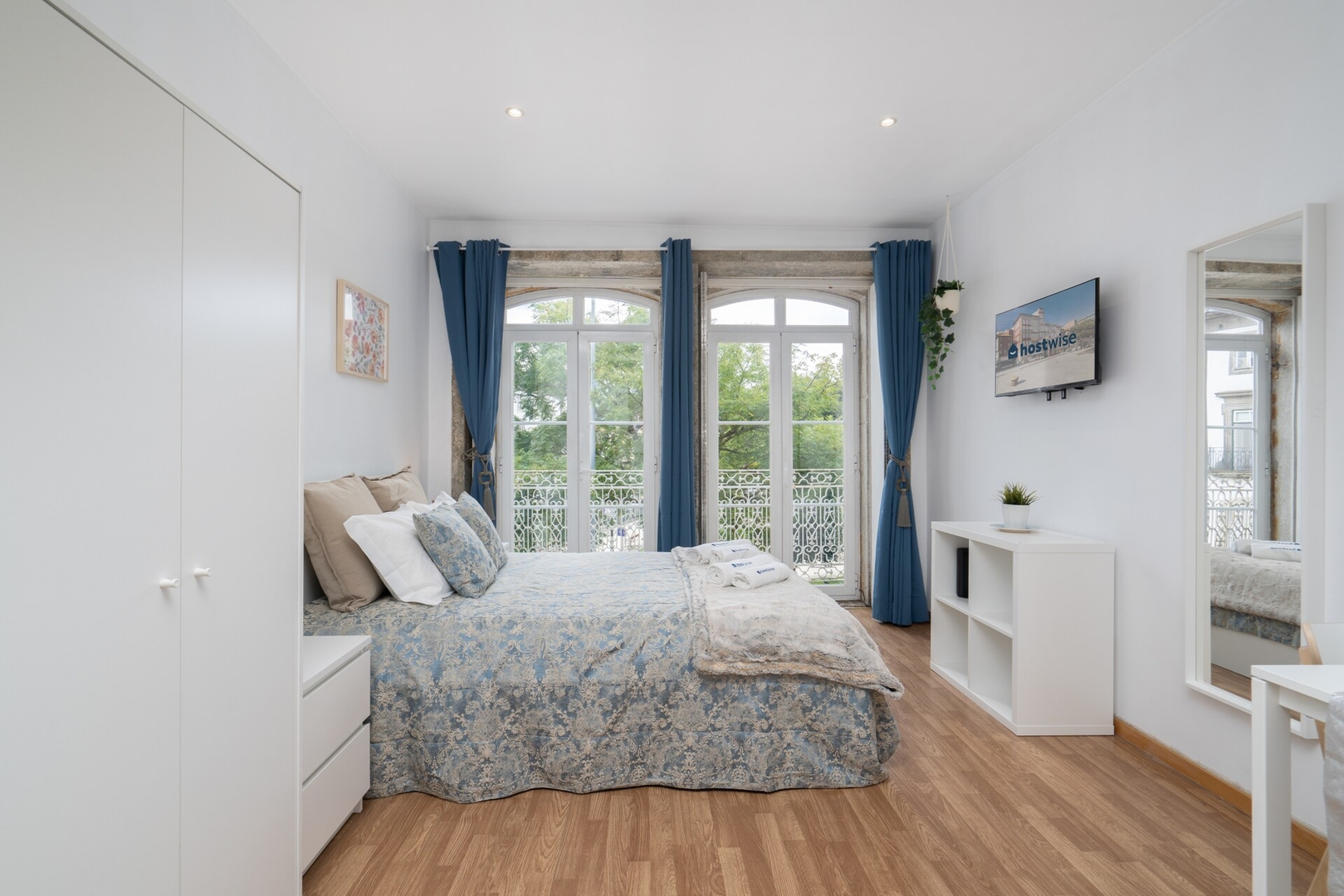 HostWise - Serene & Bright Studio 7 Host Wise Booking