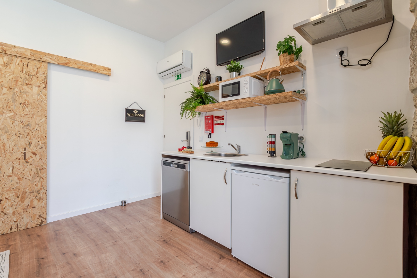 HostWise - Stylish Stone-Walled Flat 13 Host Wise Booking
