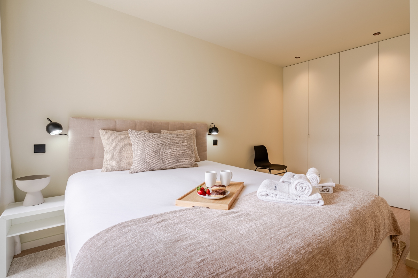 HostWise - Stylish Flat with Terrace & Garage 12 Host Wise Booking