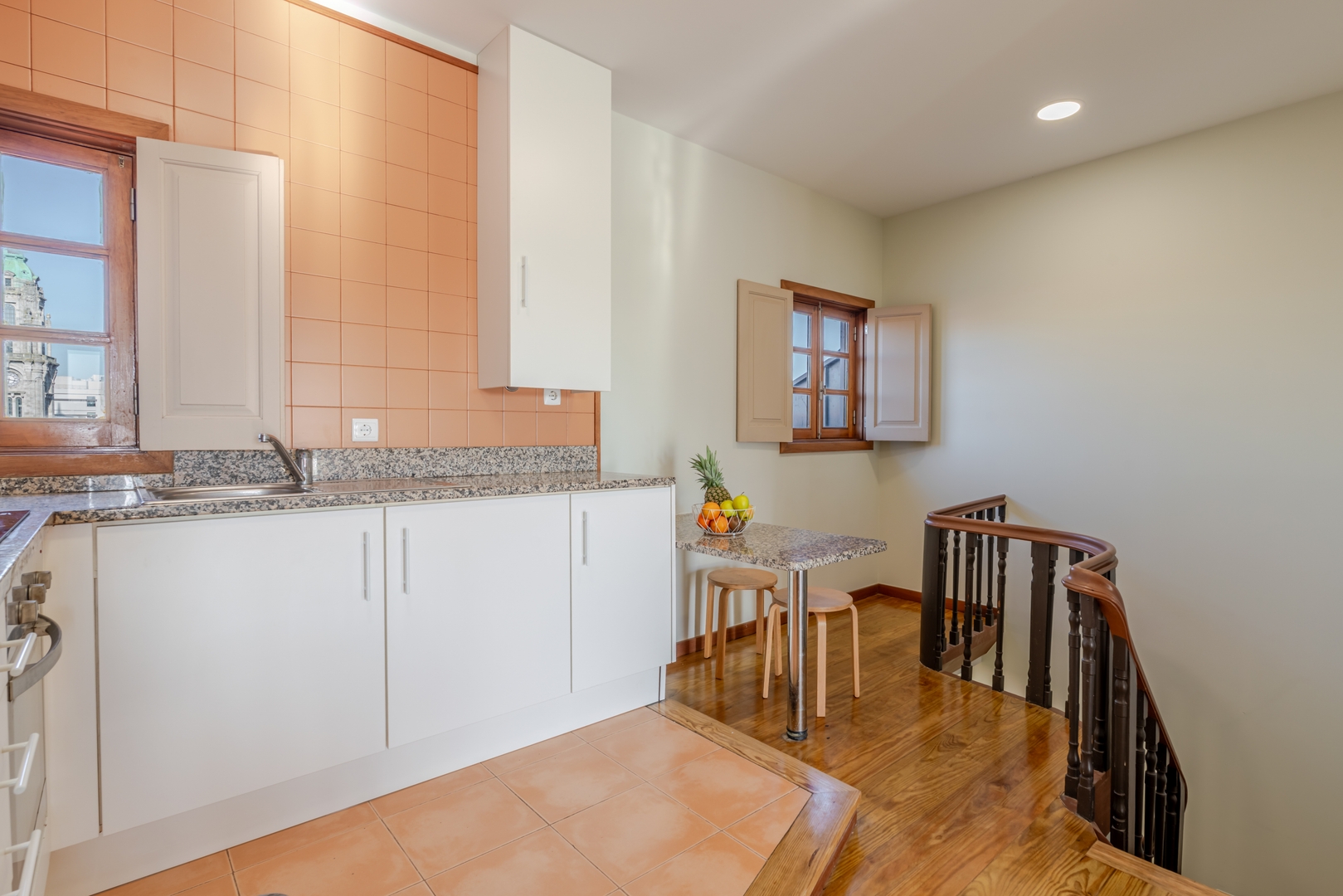 HostWise - Bright & Airy Flat w/ Balcony 21 Host Wise Booking