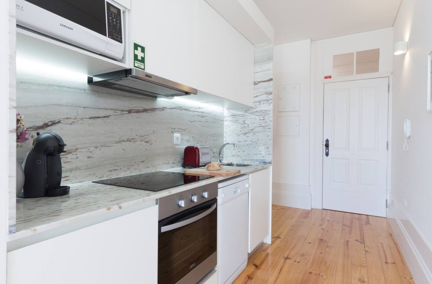 Central Sunny Flat - Prime Location by HostWise 3 Host Wise Booking