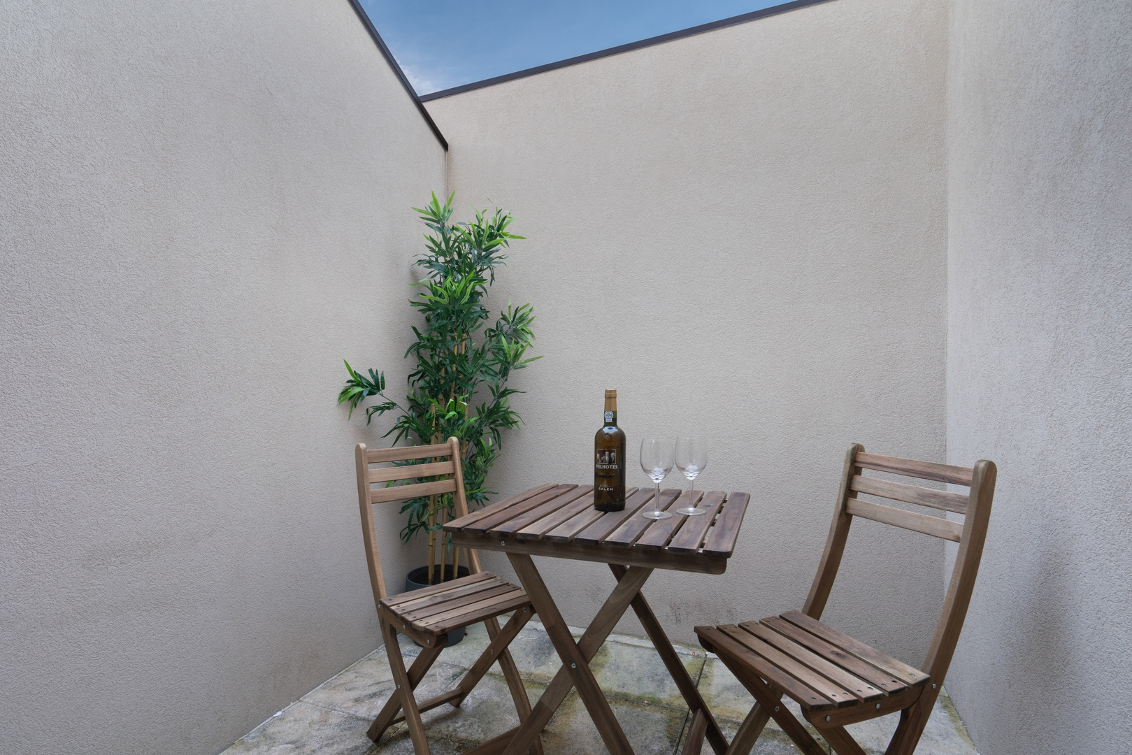 Bright Studios with Patios in Porto by HostWise 31 Host Wise Booking