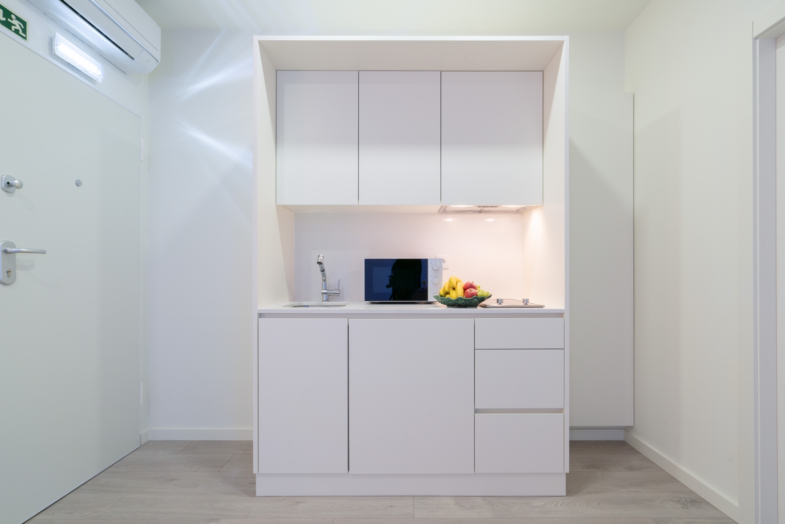 Bright Studios with Patios in Porto by HostWise 21 Host Wise Booking