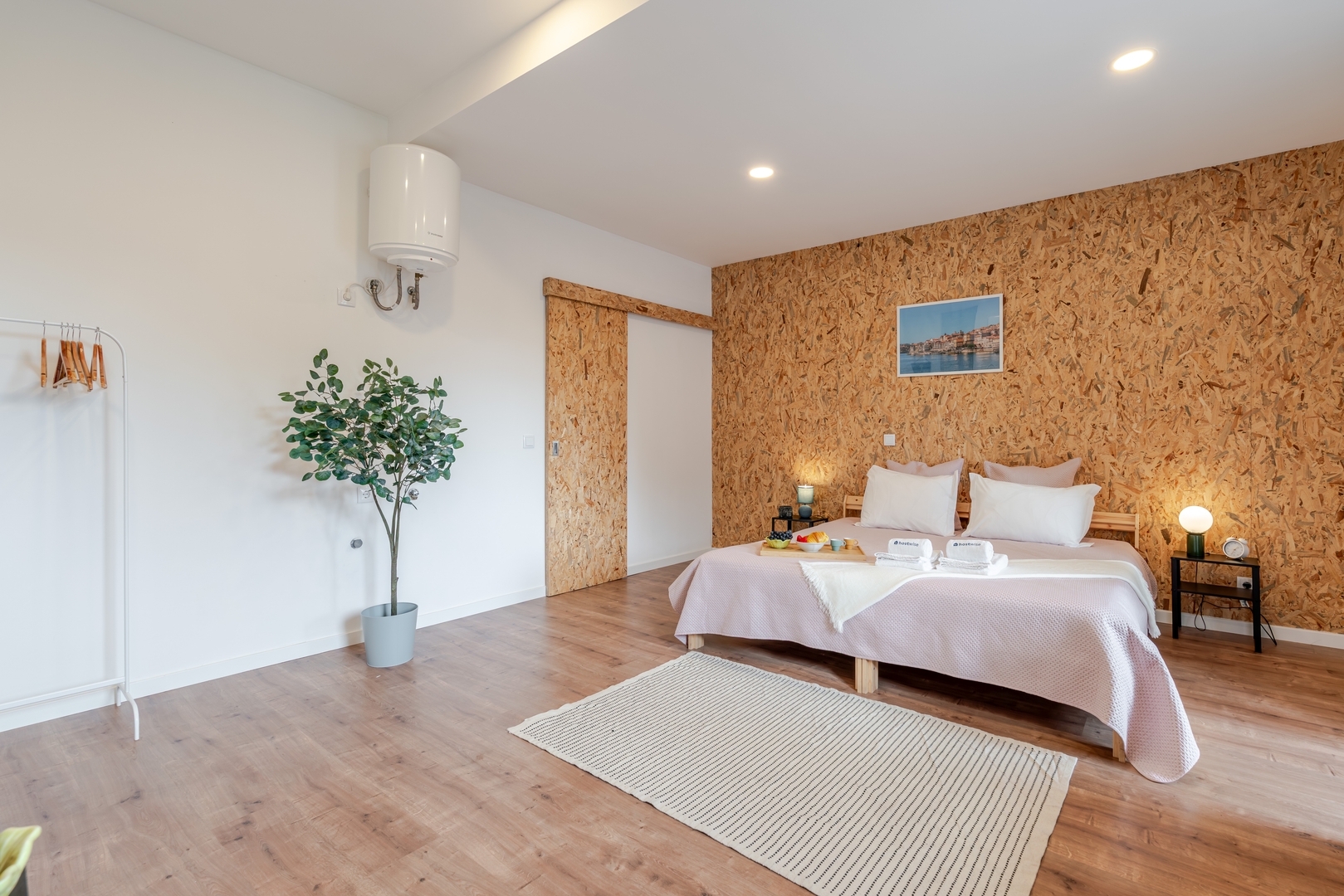 HostWise - Charming Urban Flat with a Terrace 8 Host Wise Booking