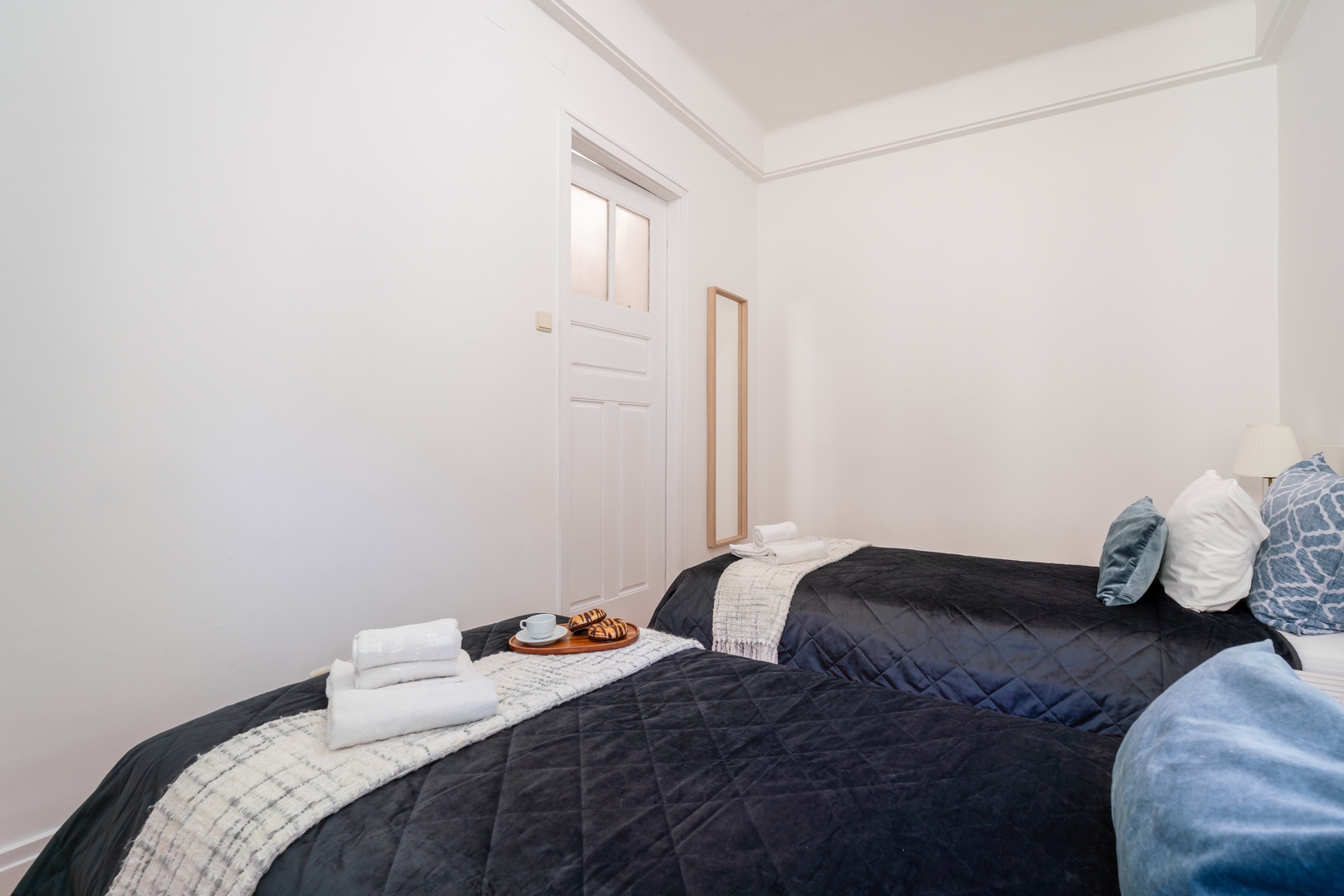 Host Wise - Roomy Restful Apartment w/ Balcony 17 Host Wise Booking