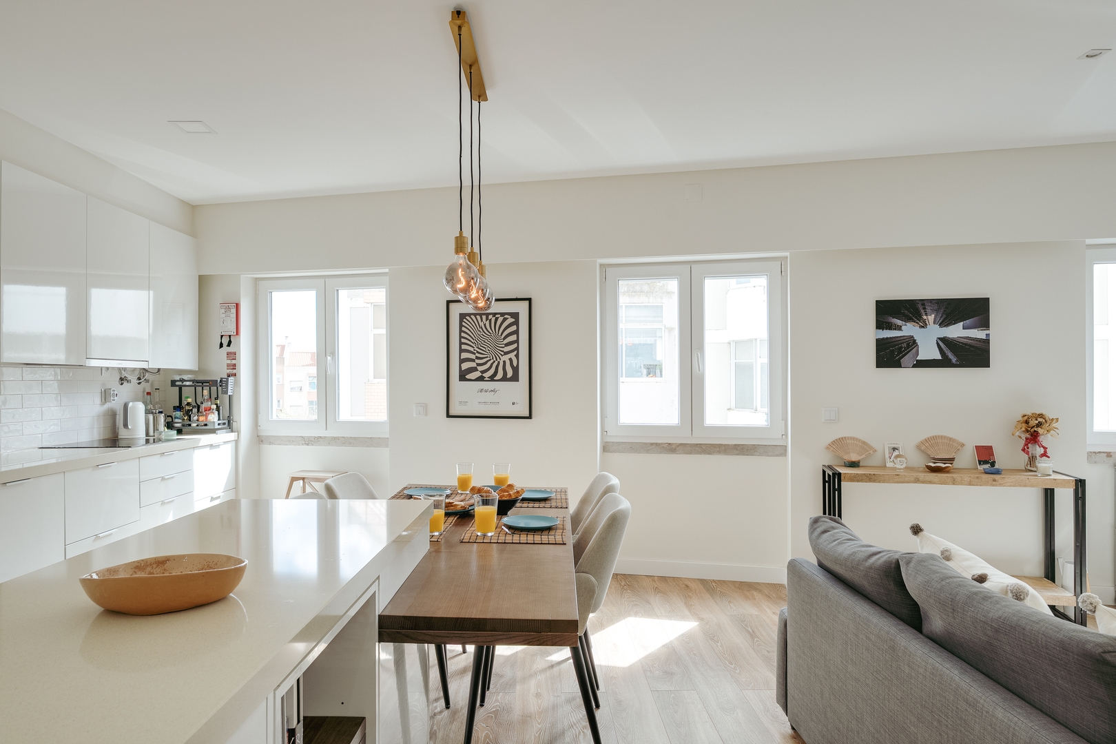 HostWise – Flat w/ Balcony & Workspace 26 Host Wise Booking