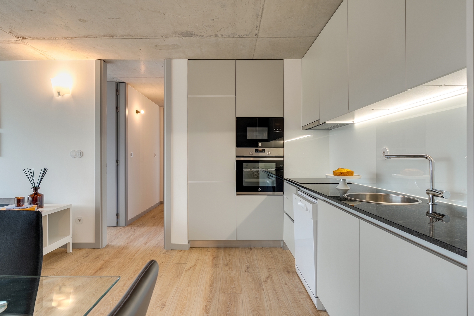 Lovely Flat w/ Balcony, Pool & Garage by HostWise 26 Host Wise Booking